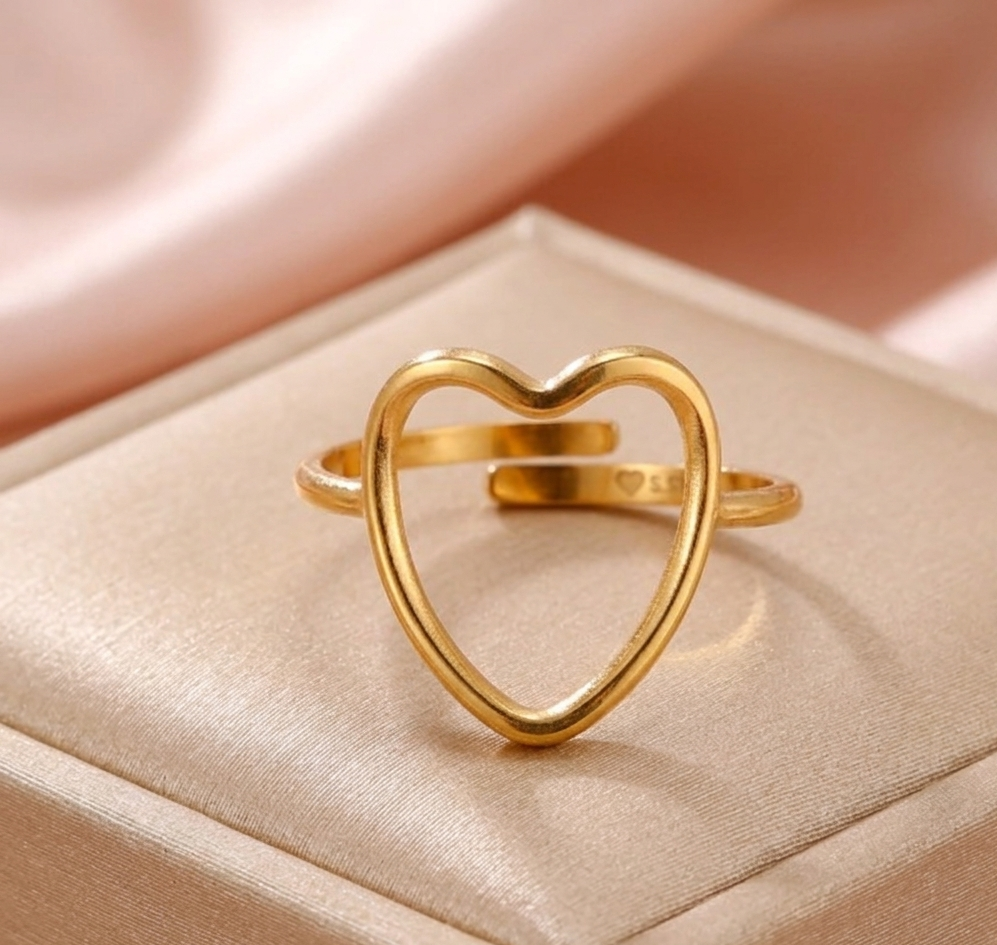 The Revliss "Amore" Silhouette Ring